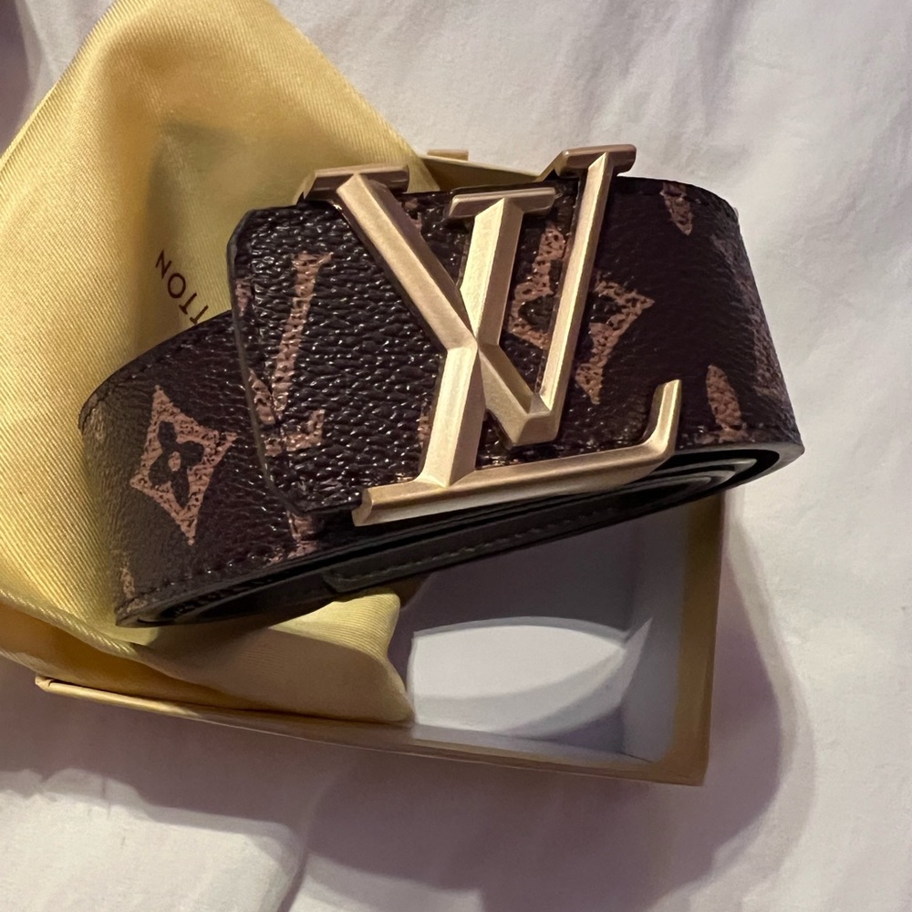 Louis Vuitton leather belt